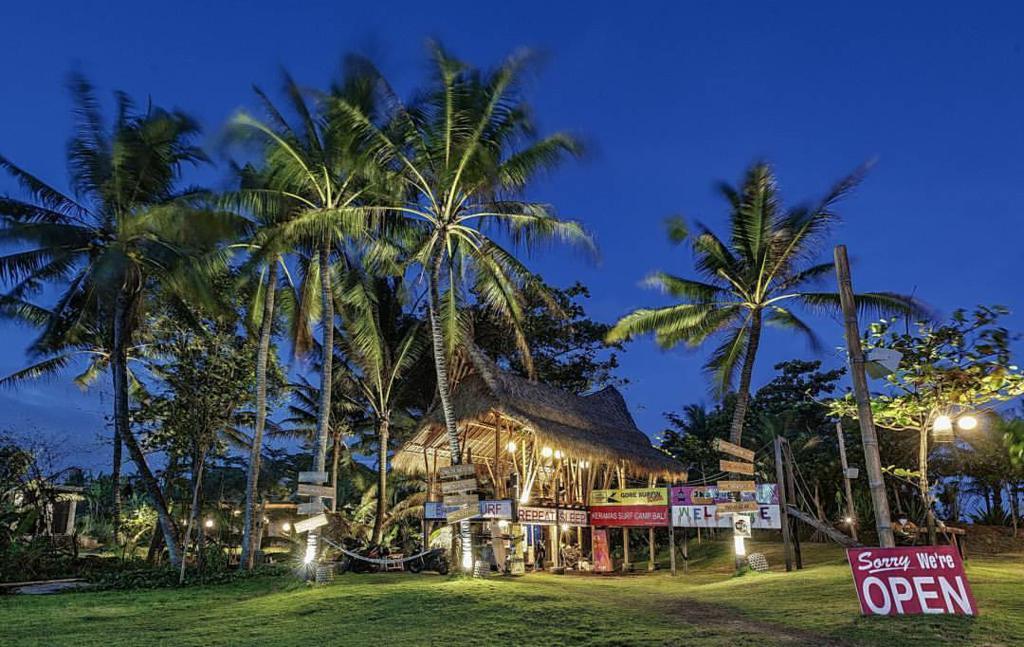 Keramas Surf Camp Hotel Exterior foto